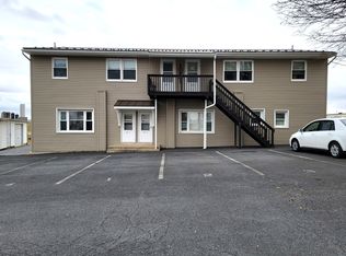 66 Galenson Ln APT 2, New Holland, PA 17557