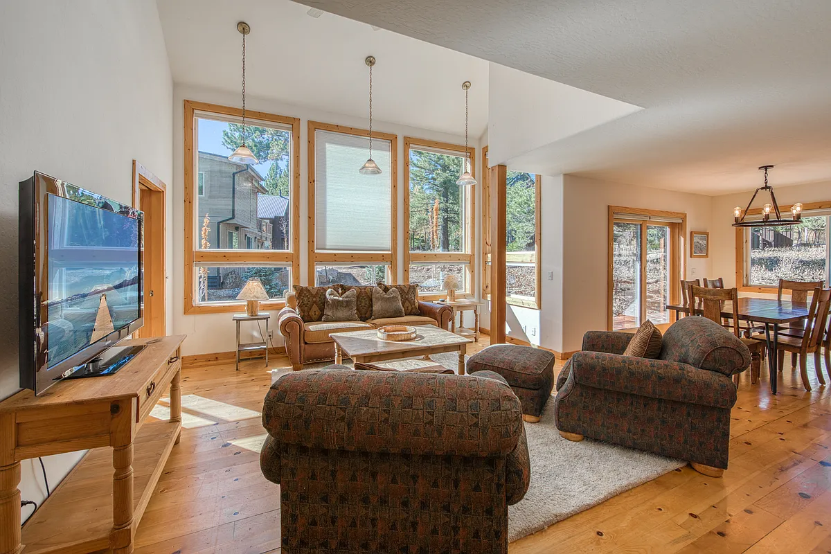 Building Photo - 17054 Skislope Way
