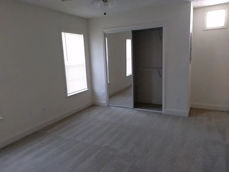 139 John Ct — Photo 6