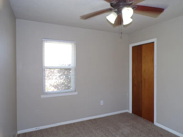 313 Highland Dr — Photo 4