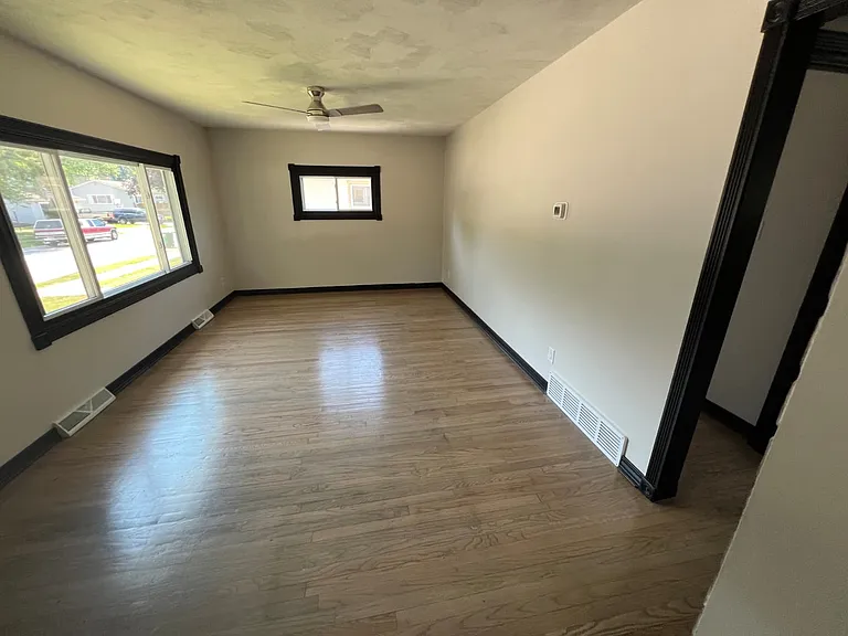 4422 E 20th Ct — Photo 2