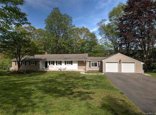 15 Ariel Rd, Woodbridge, CT 06525