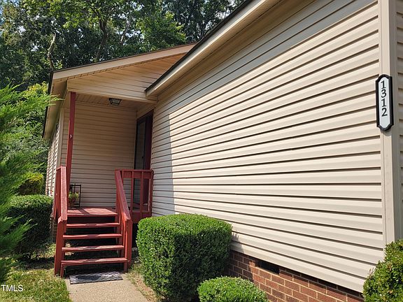 2nd image of 1312 Glenn Ct