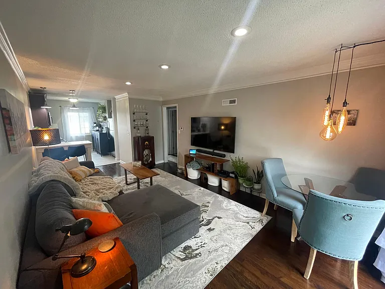 7217 W 78th St #B — Photo 8