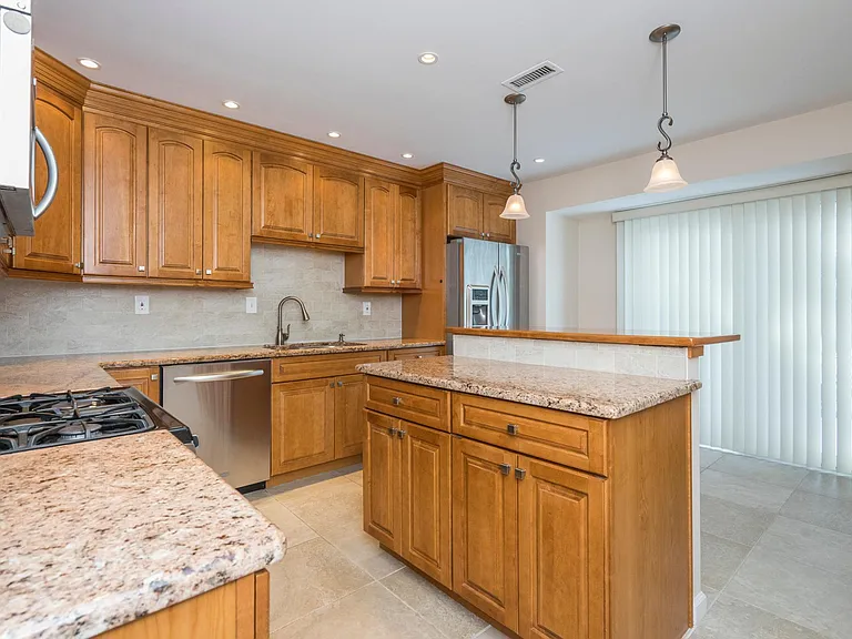 13 Sweetwater Cir — Photo 4