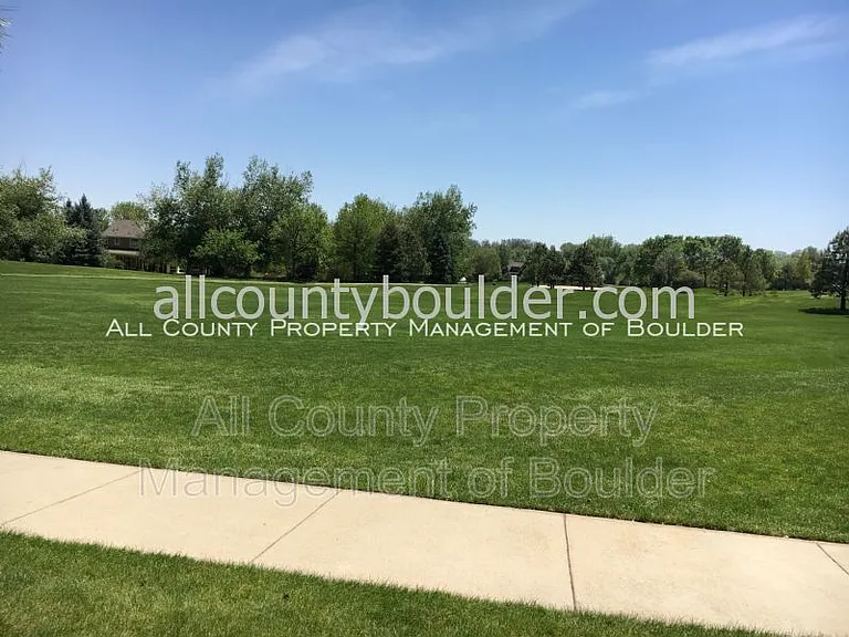 1452 Zinnia Cir — Photo 21