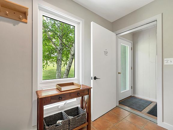 5th image of 8 Ledgeview Way