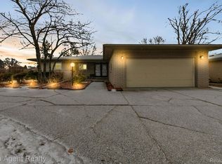 25450 Grand Concourse St, Southfield, MI