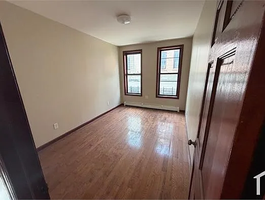 1243 Morrison Ave #1R — Photo 2