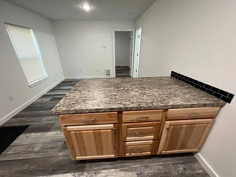 583 N Main St — Photo 6