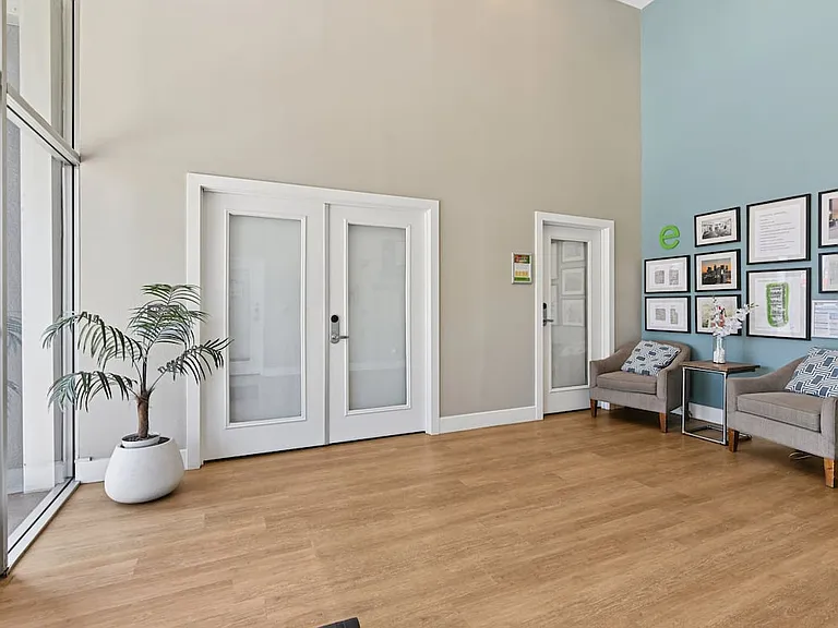 Leasing lobby