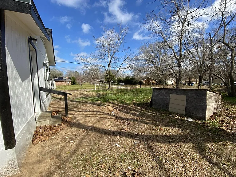 801 Walnut St — Photo 4