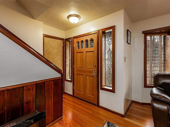 4th image of 1096 W Standley St