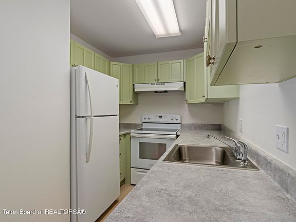 4th image of 355 W Deloney Ave APT E-5