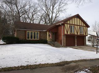 2616 Yorkshire Ct, Waukesha, WI 53188