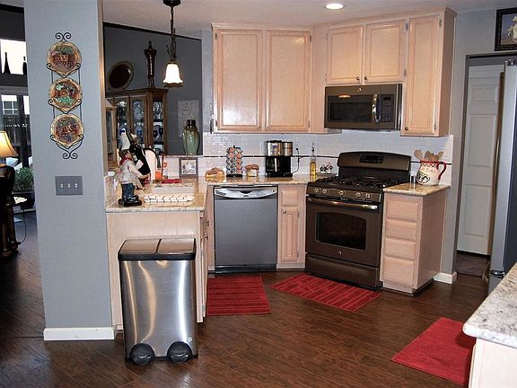 5th image of 28 Bonaventure Ct