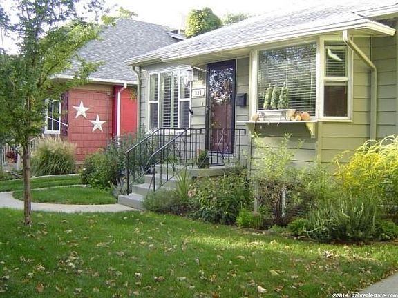3rd image of 985 E Yale Ave