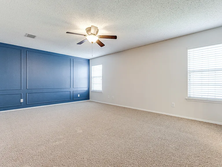 2112 Royal Acres Trl — Photo 16