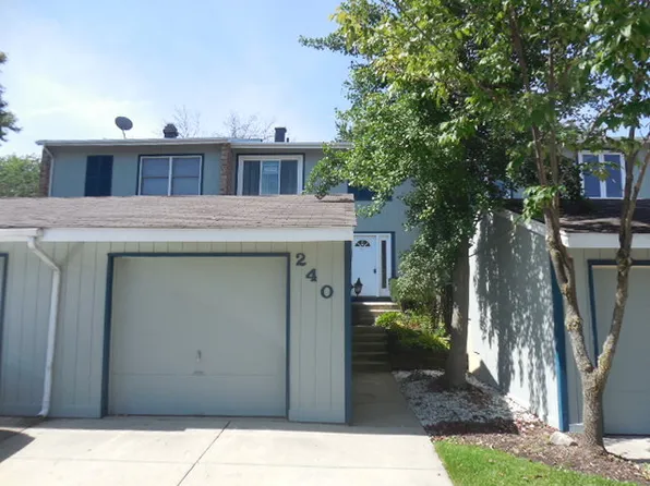 240 Lakeshore Ln, Bloomingdale, IL 60108