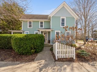 338 1st St, Batavia, IL 60510