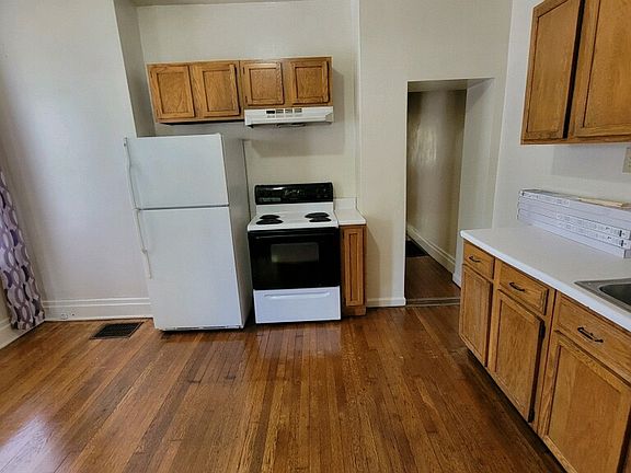 5th image of 462 E Maxwell St #1