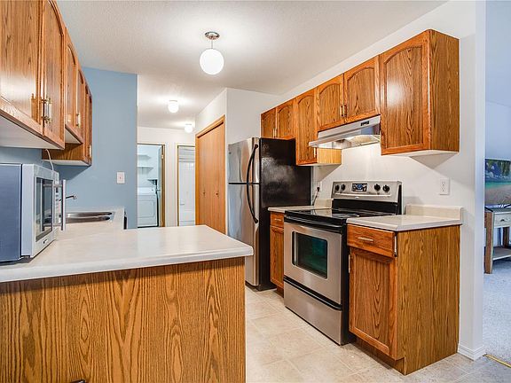 3rd image of 3842 Gordon Dr #225