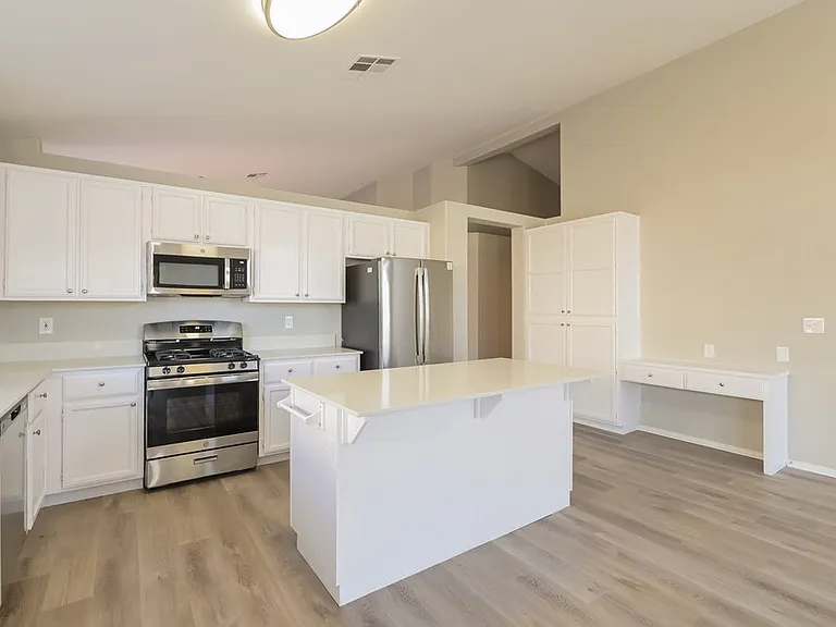 682 Covina Dr — Photo 8