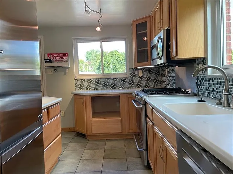 536 Portia Dr — Photo 3