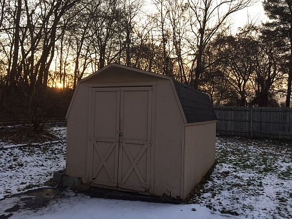 3rd image of 454 W Main St Trailer 4