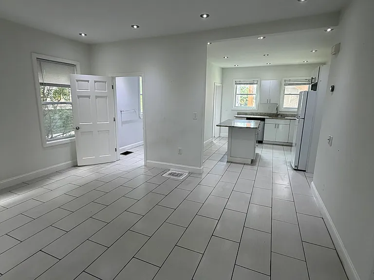 10 Ashford St #1 — Photo 8
