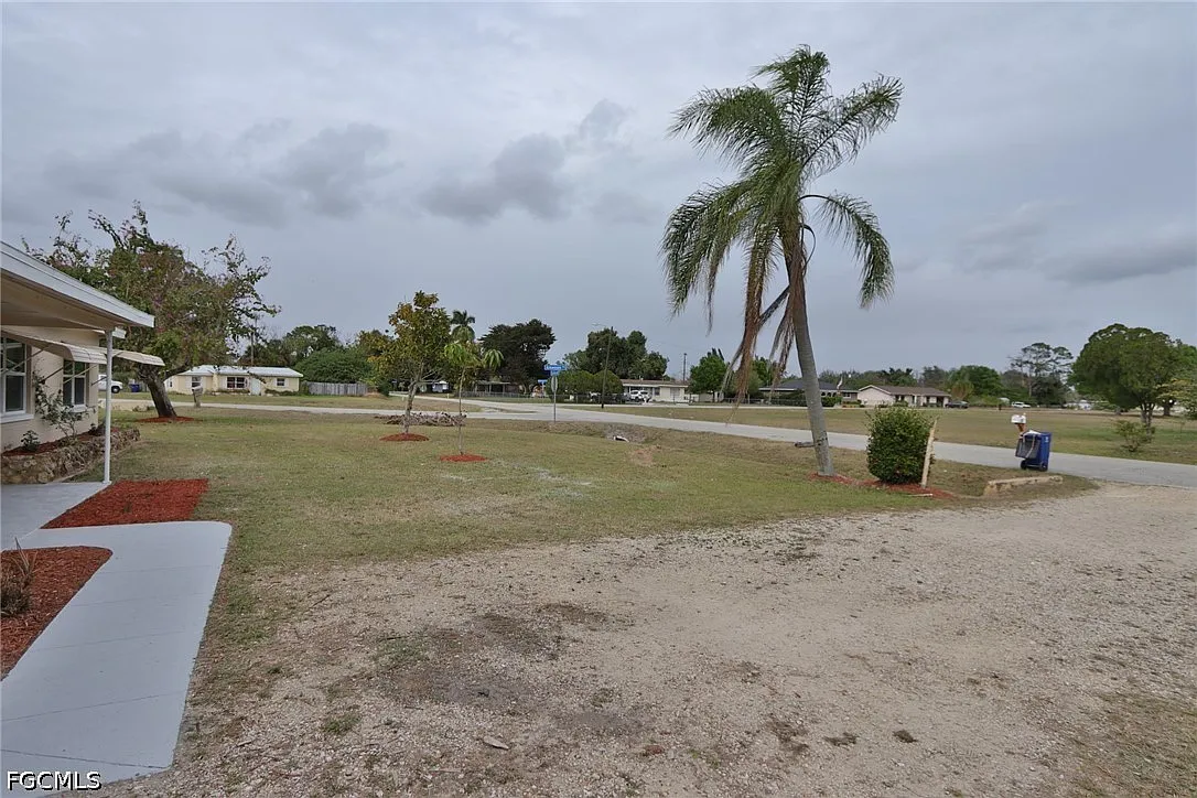 2 bed, 1.0 bath, 1453 sqft, $1,750 — Photo 3