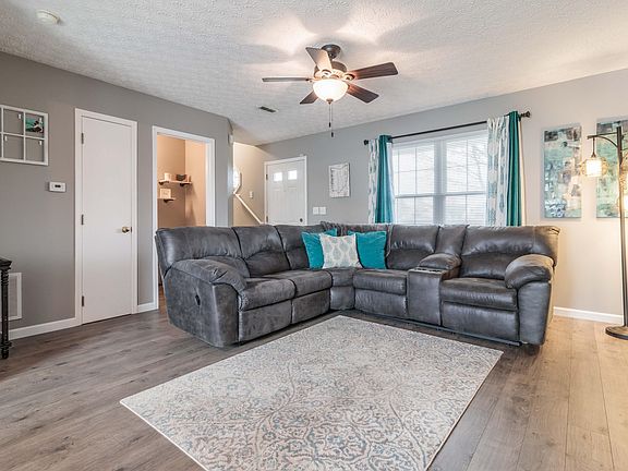 3rd image of 1377 Pansy St