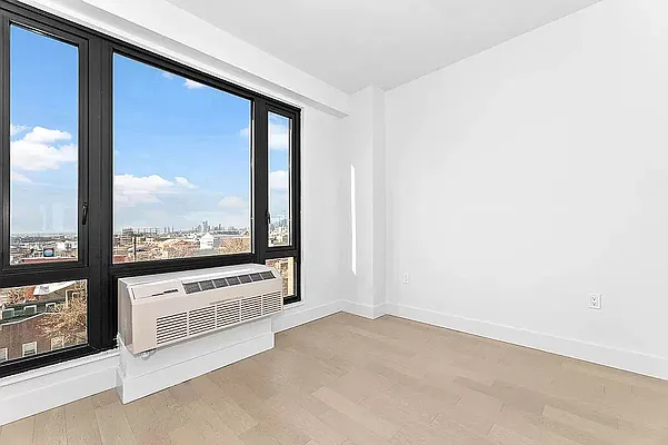 Rented by Tapiro Realty | media 28