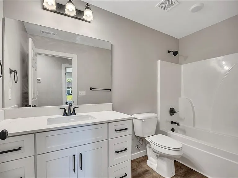 411 Hardy Ave SW — Photo 18