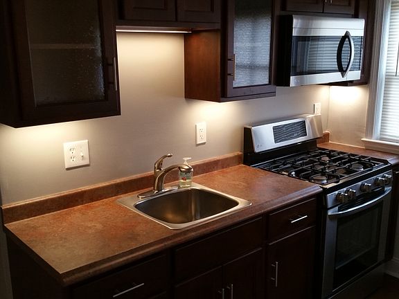 Kit w/ under cabinet lights