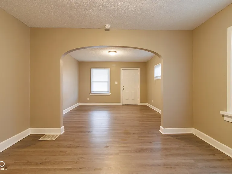 3328 E New York St — Photo 5