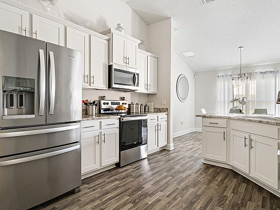 5th image of 2081 SW Grape Court