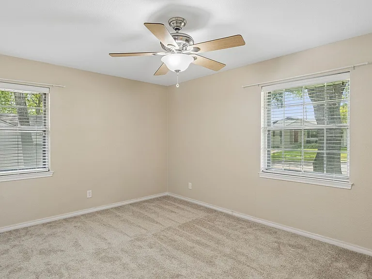 9734 Queenswood Ln — Photo 23
