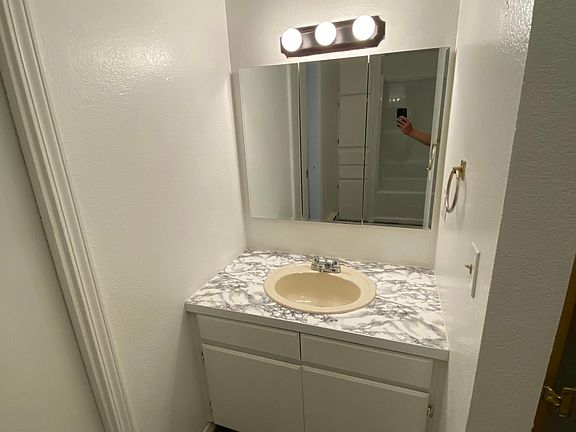 5th image of 2004 N Cincinnati St APT 1