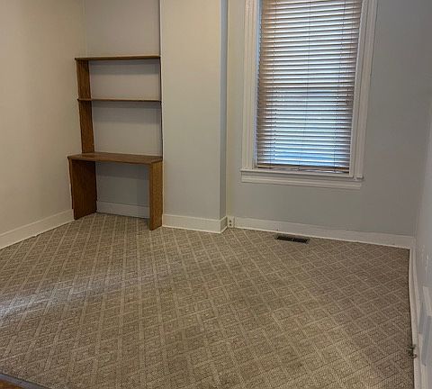 5th image of 2646 N Charles St #B