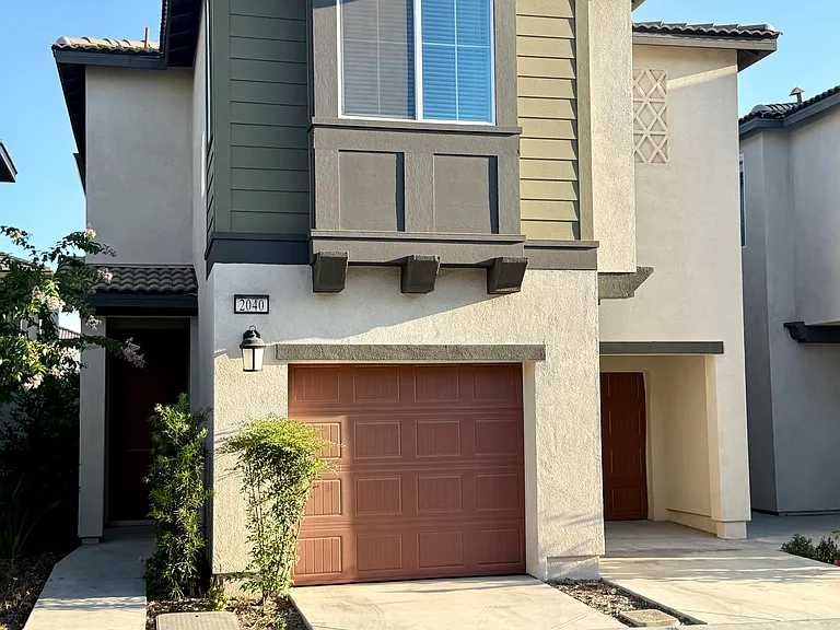2040 Divine Arroyo — Photo 1