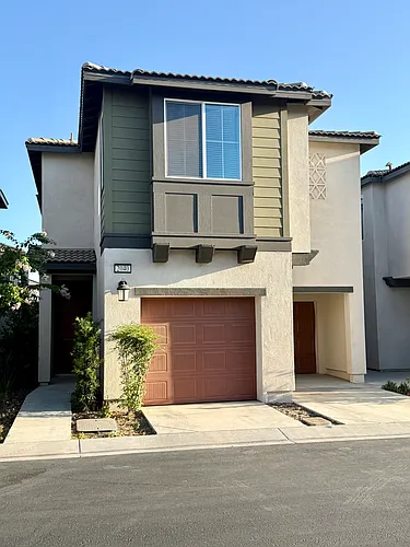 2040 Divine Arroyo Photo 1