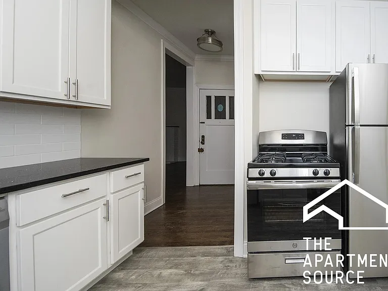 1130 Maple Ave #1 — Photo 3