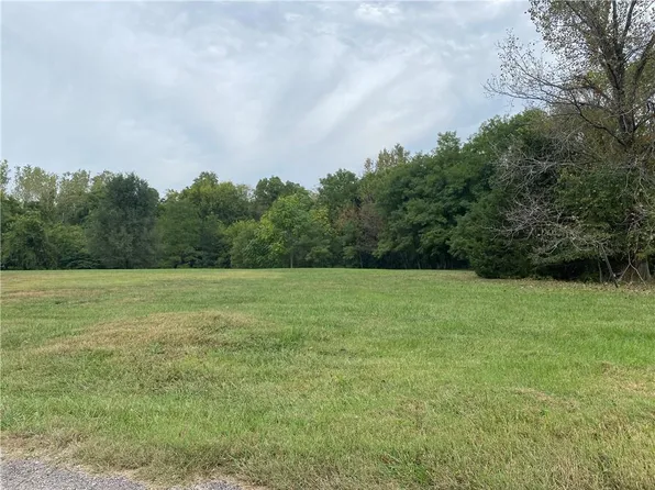 N Park, Harrisonville, MO 64701