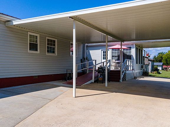5th image of 2811 Rebecca Dr SE