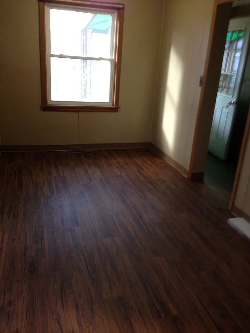 4 Bed 1 Bath + Double Stall Garage — Photo 4