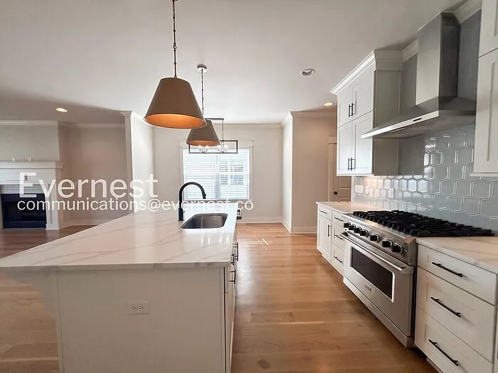 520 Moore Ave — Photo 5