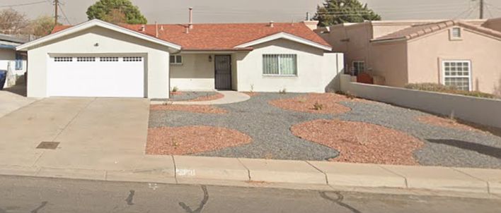 Exterior & front yard
