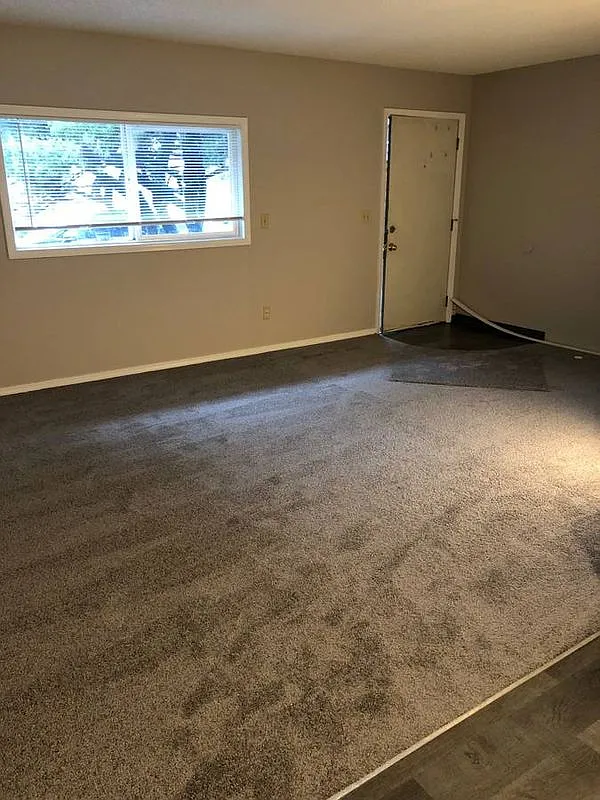 1 bed, 1.0 bath, 684 sqft, $1,245 — Photo 2