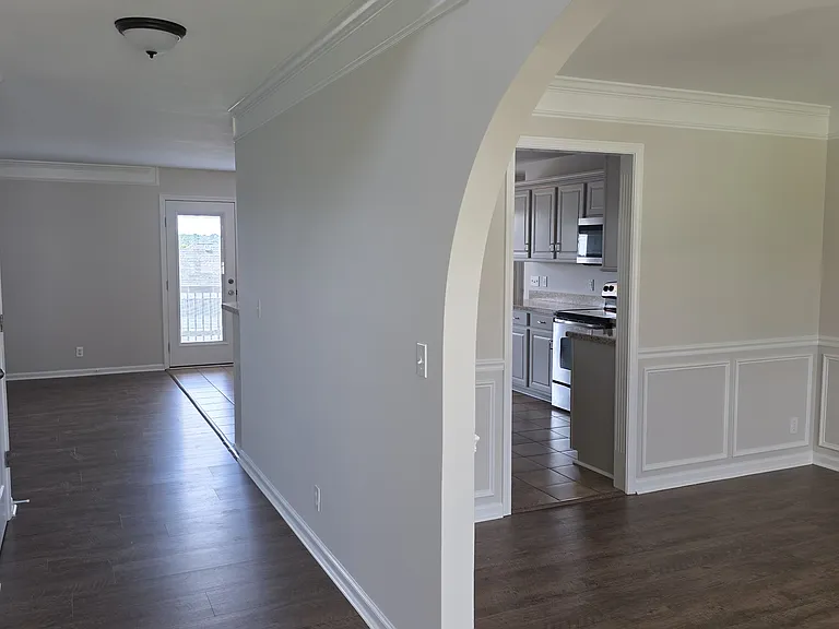 1186 Castlewood Dr — Photo 10